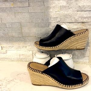 NWOT🤩 CHARLES DAVID leather wedges🤩